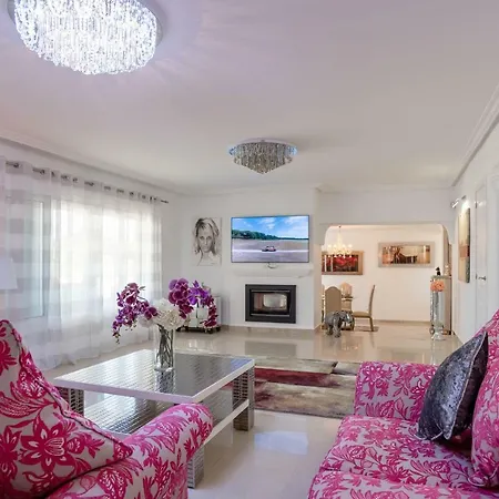 Rosa Villa Alicante